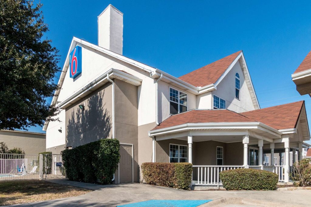 Motel 6-North Richland Hills, TX - Rufe Snow