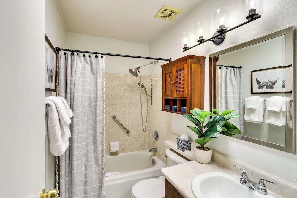 5 Mi to Ocotillo Golf Course: Chic Sun Lakes Home!