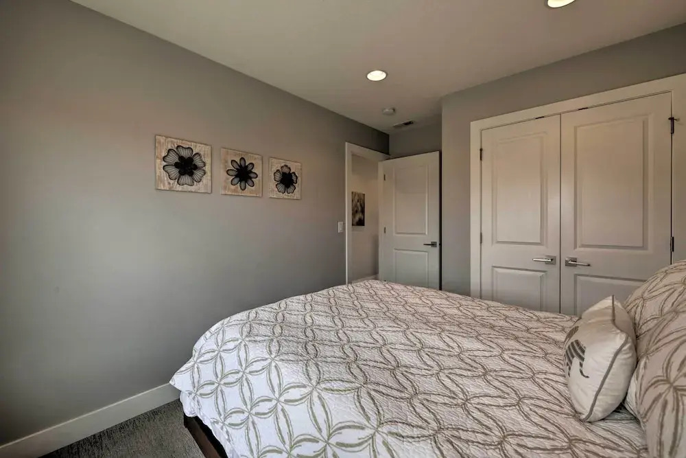Modern Huntsville Resort Retreat w/ Deck & Hot Tub