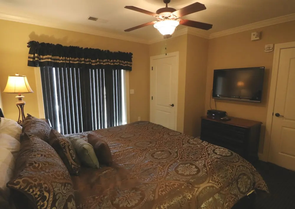 The Peaks at Summit Manor