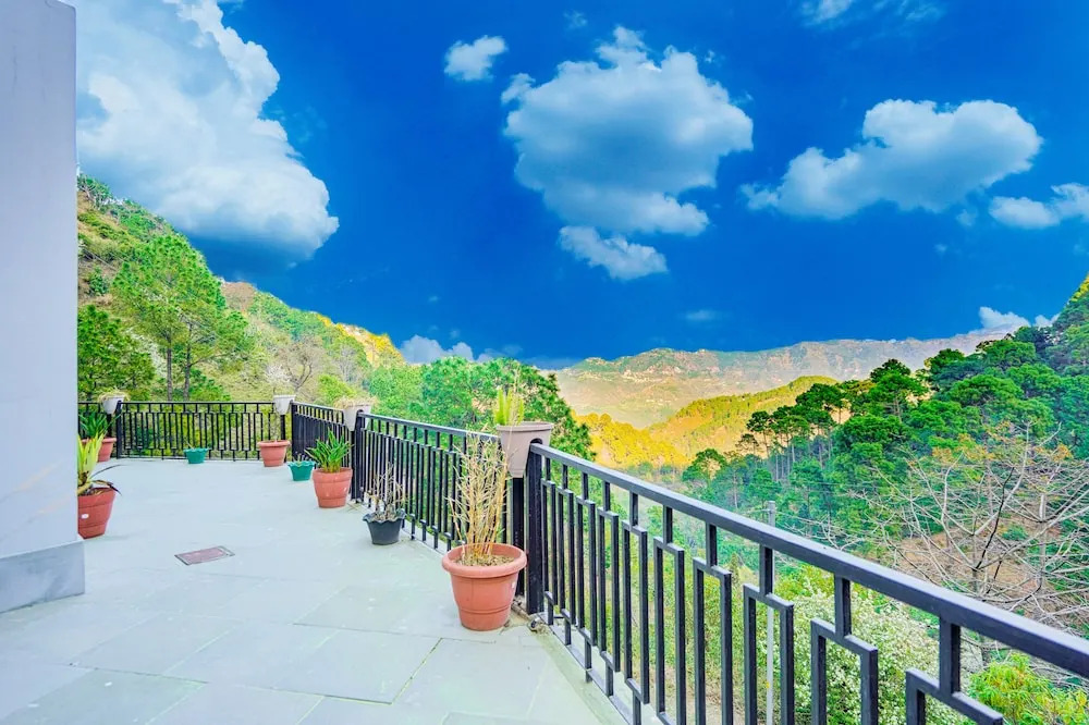 Kia Kasauli Chalet 3 BHK by Dumnu Homes