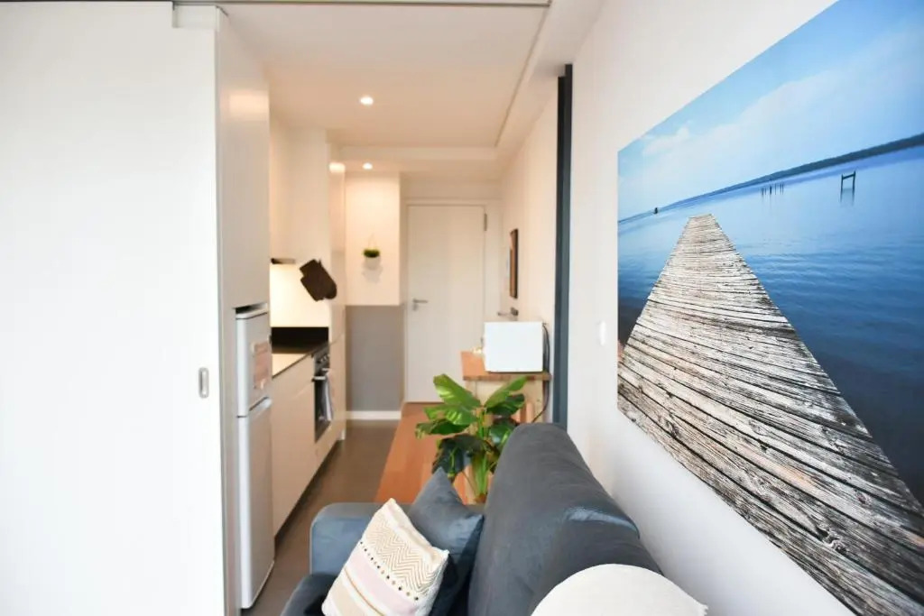 Comfortable&Central w/balcony-9 min walk Trindade