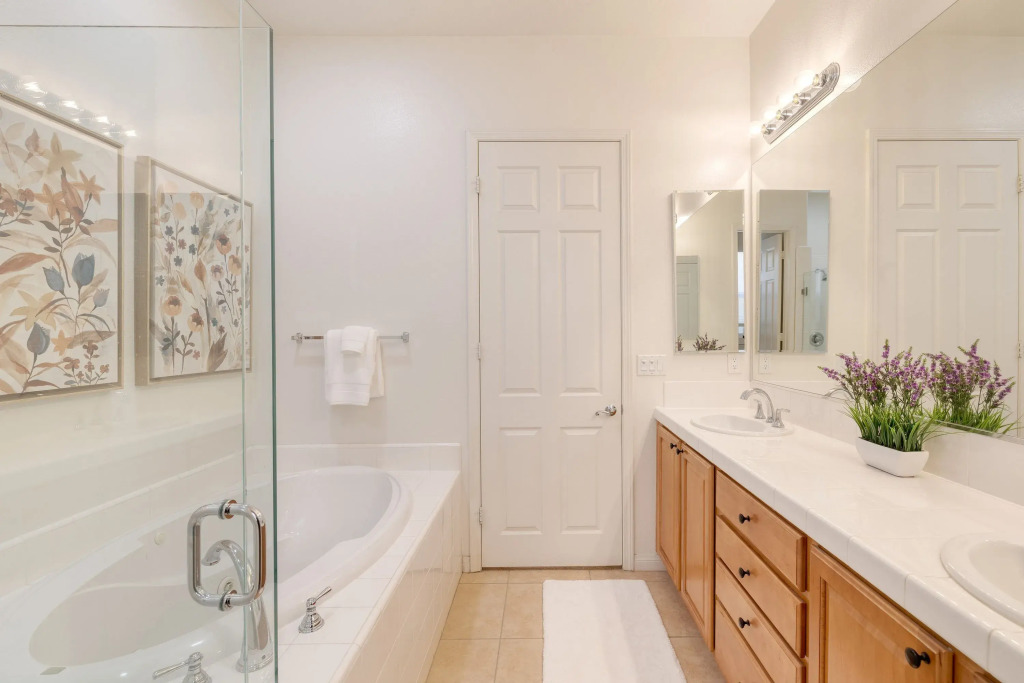 Gated Terra Lago Escape With Private Pool, Hot Tub, Outdoor Kitchen and Lounge