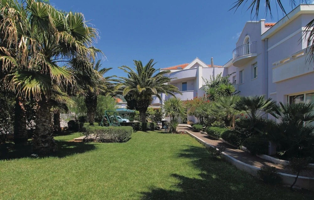 Nice Home in Kastel Luksic With Wifi and 1 Bedrooms