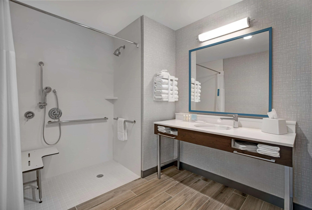 Hampton Inn & Suites Dallas - Farmers Branch