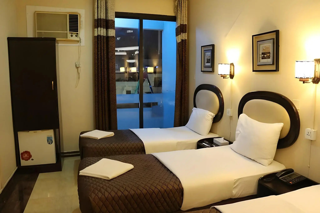 Grand Sina Hotel