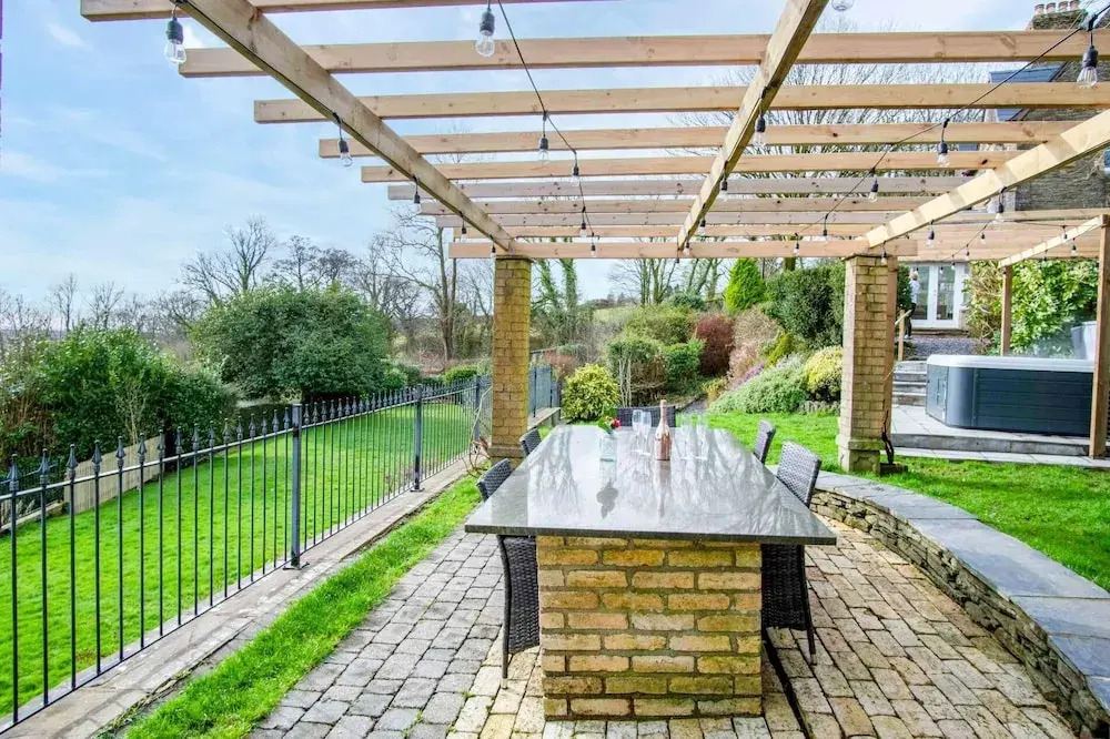 The Old Rectory - 5 Bedroom Holiday Home - Llanedi