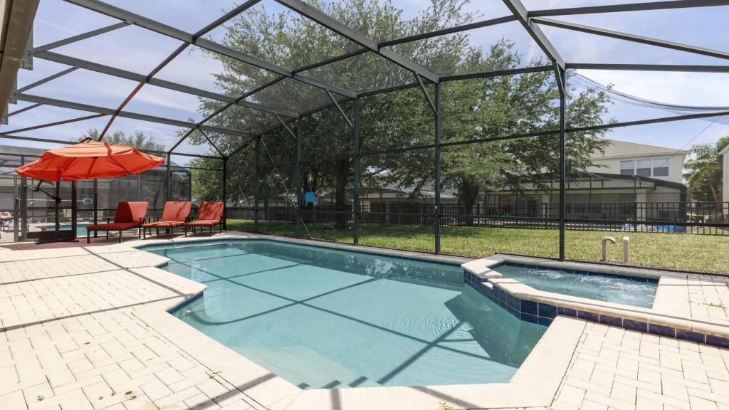 6BR Villa Near Disney w South-facing Pool spa