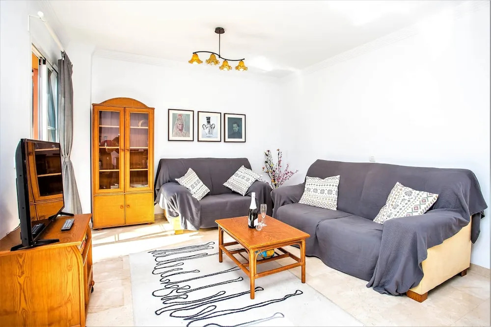 3 bed apartment close to beach BB43