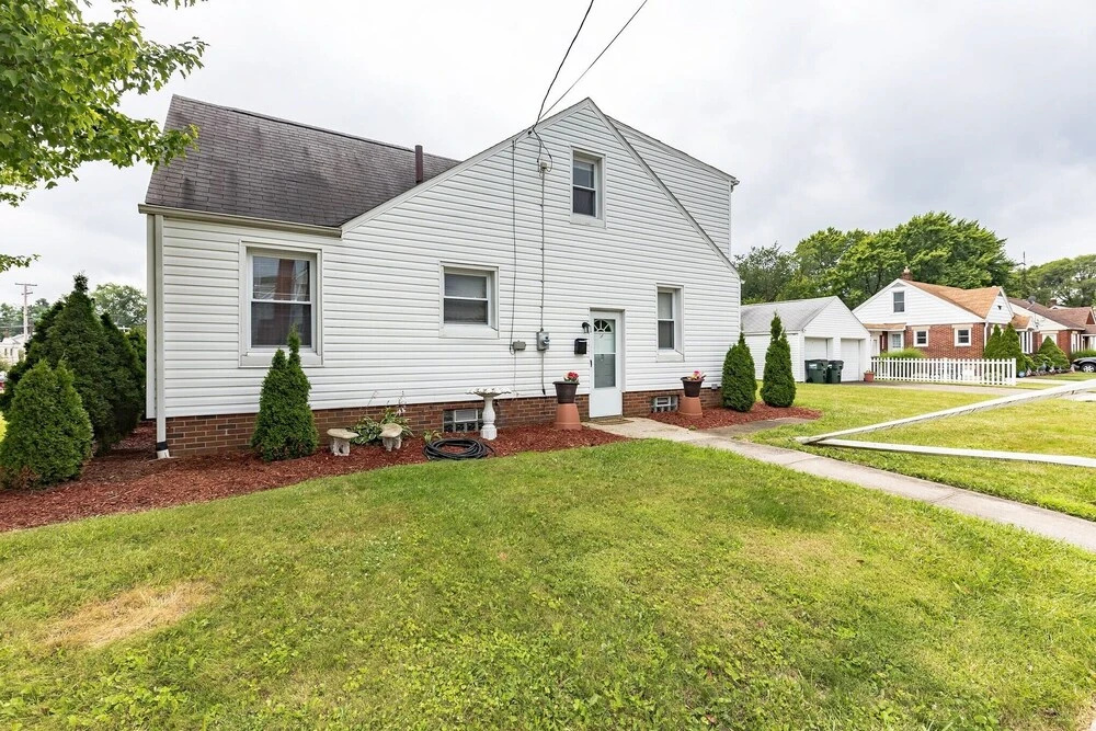 Beautiful 4 Br Home In Lovely Neighborhood - Walk To Pro Football Hof! 4 Bedroom Home by Redawning