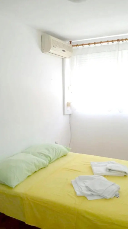 Apartment With 2 Bedrooms in Omiš - 100 m From the Beach