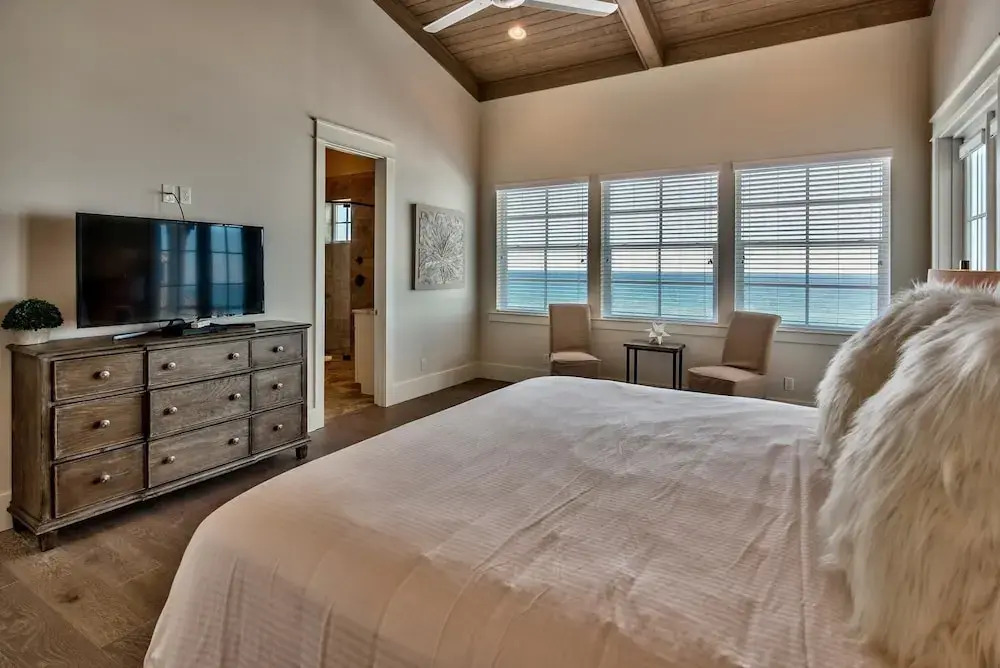The Pelagic Blue 7 Bedroom Holiday Home by Five Star Properties