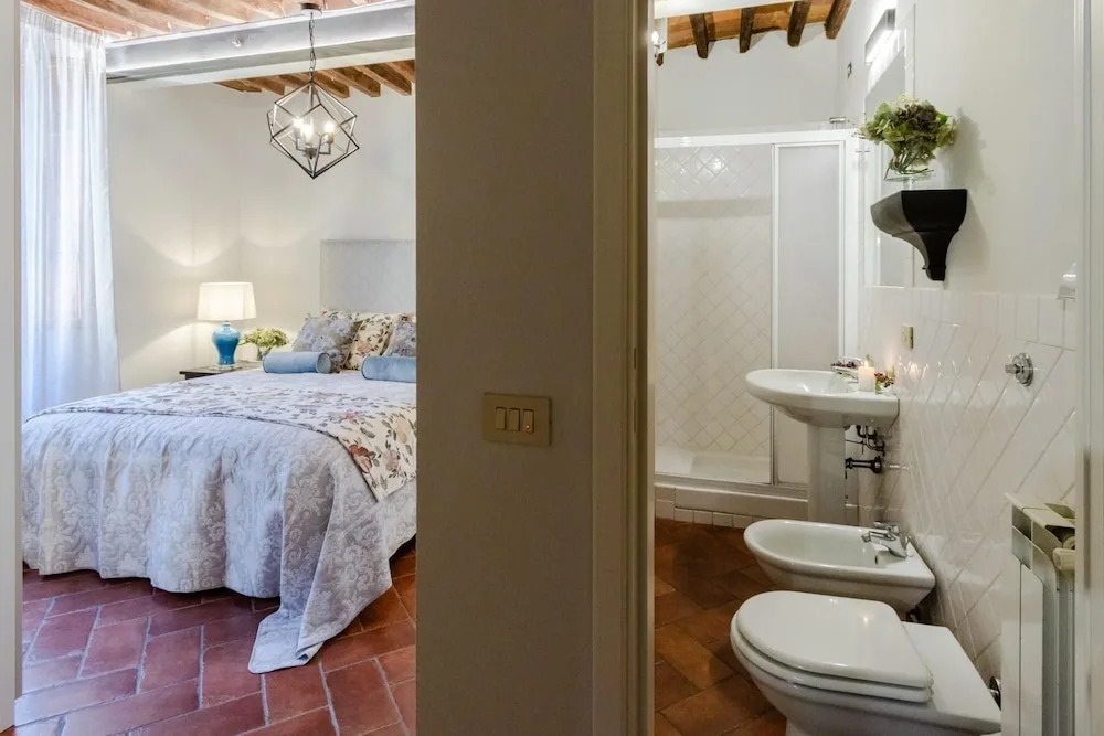 Casa Genny in Lucca With 1 Bedrooms and 1 Bathrooms
