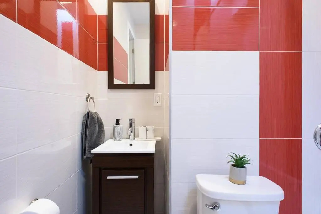 24-17 Renovated Studio Prime Location WD