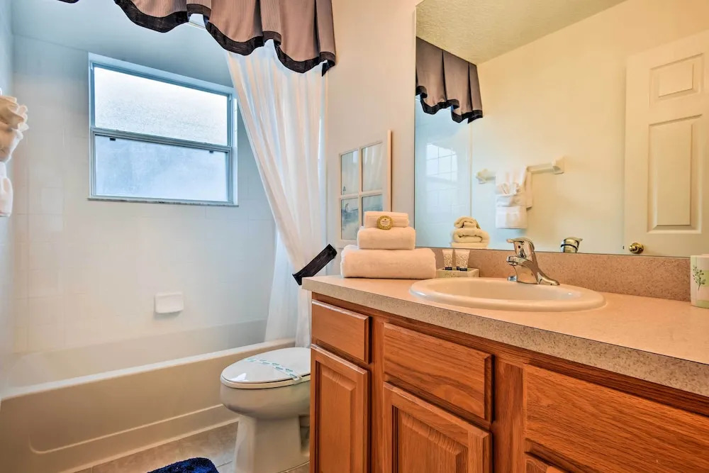 Luxe Terra Verde Villa w/ Theater: 6 Mi to Disney