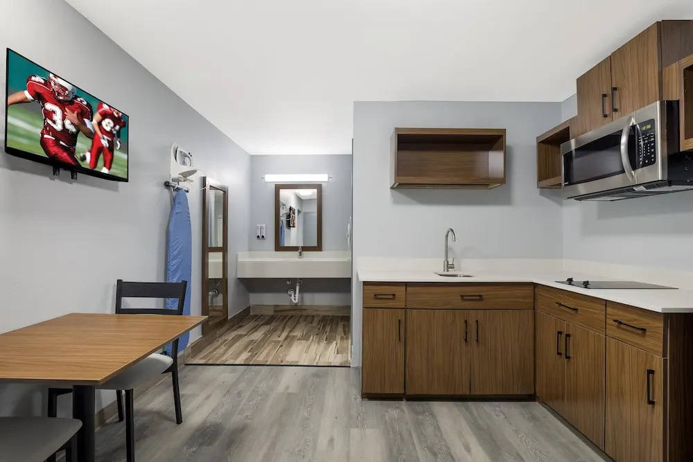 Motel 6 Orange