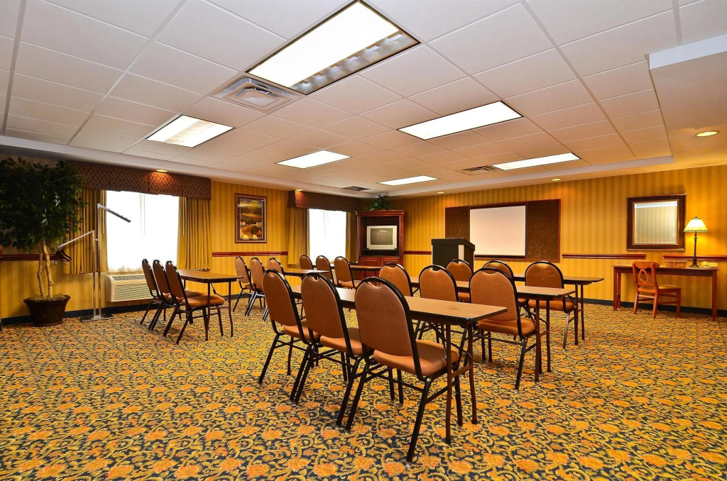 Executive Inn & Suites