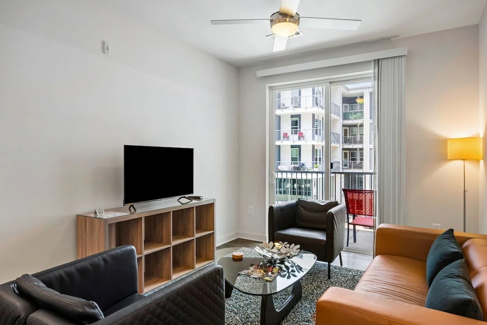 Spectacular Suite 1BR 1BA Apt I - Includes Bi-weekly Cleanings Linen Change