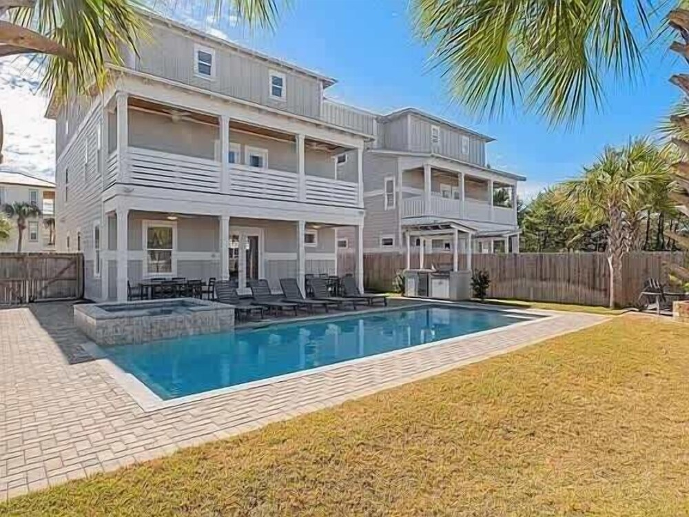 Costal Style 3-story W 7BR and Near the Beach