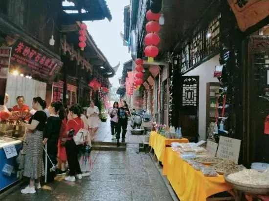 Unique Homestay with Ancient Title in Furong Town