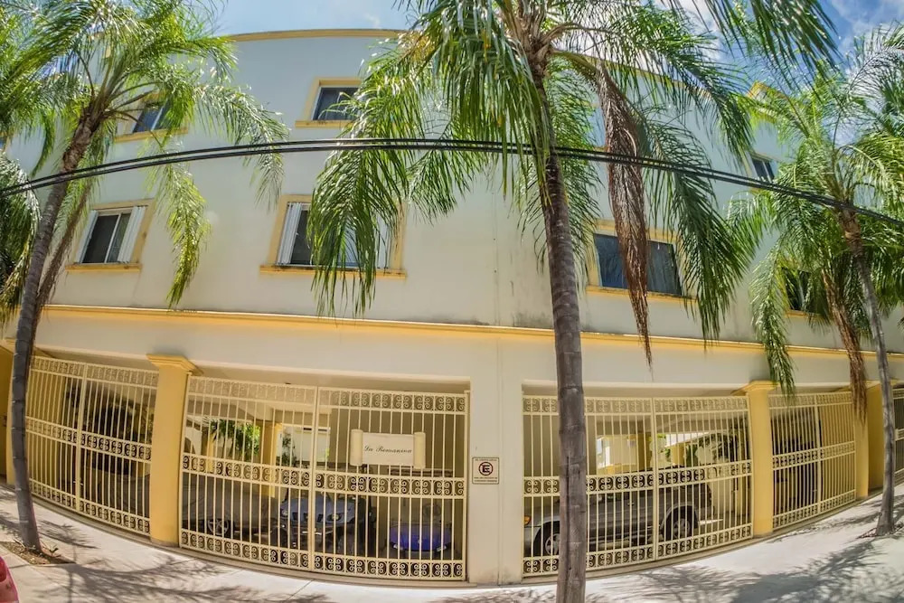 Romanina 1 Condo in the Heart of Playa del Carmen by RedAwning