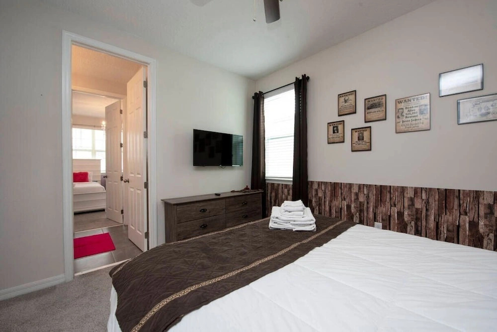 9BR Home w/ Private Pool Solara Resort