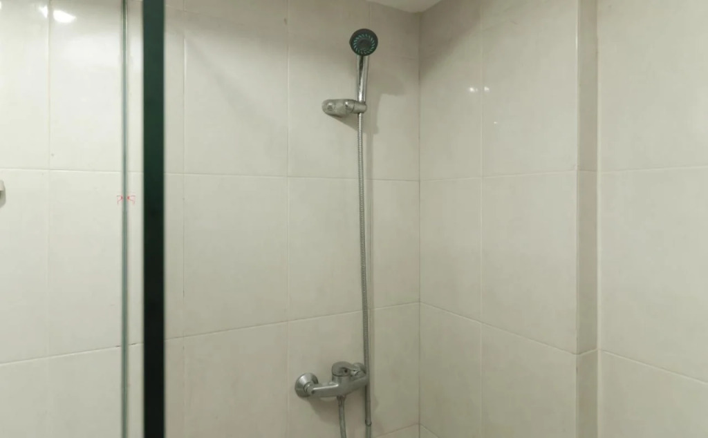RedDoorz Plus near Harmoni Gajah Mada