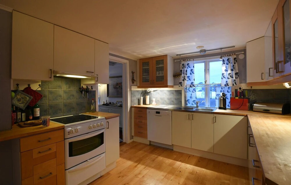 Awesome Home in Grebbestad With 4 Bedrooms and Wifi