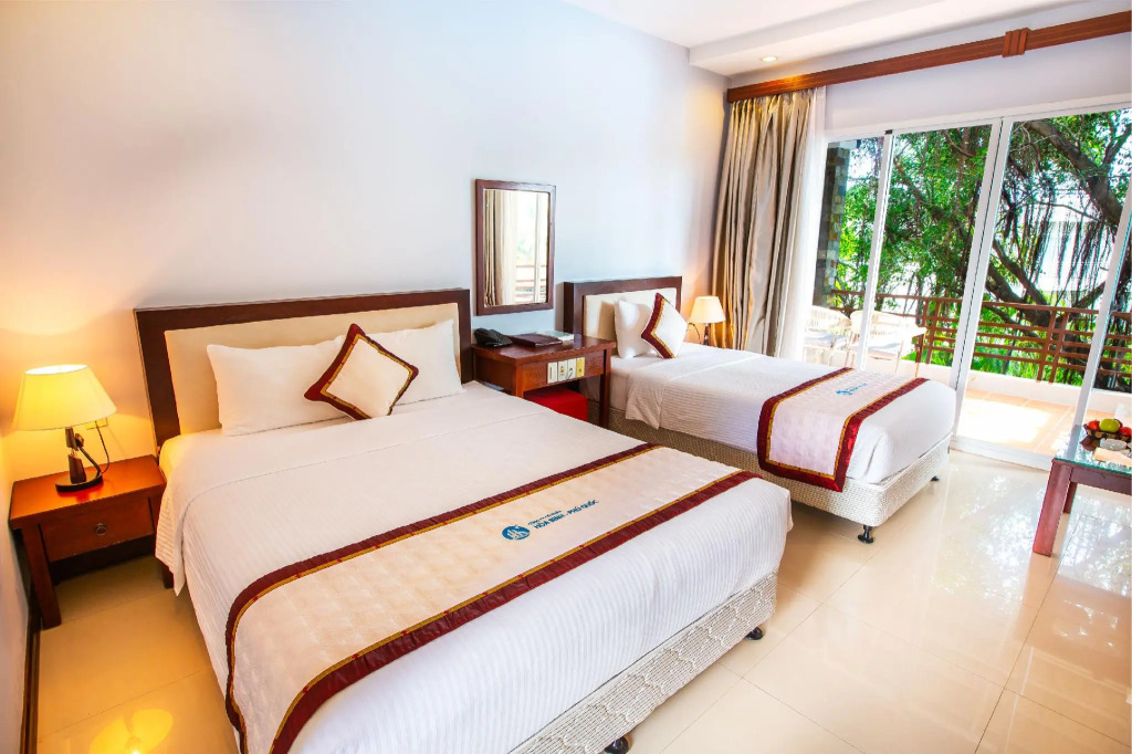 Hoa Binh PQ Resort - by BAY LUXURY