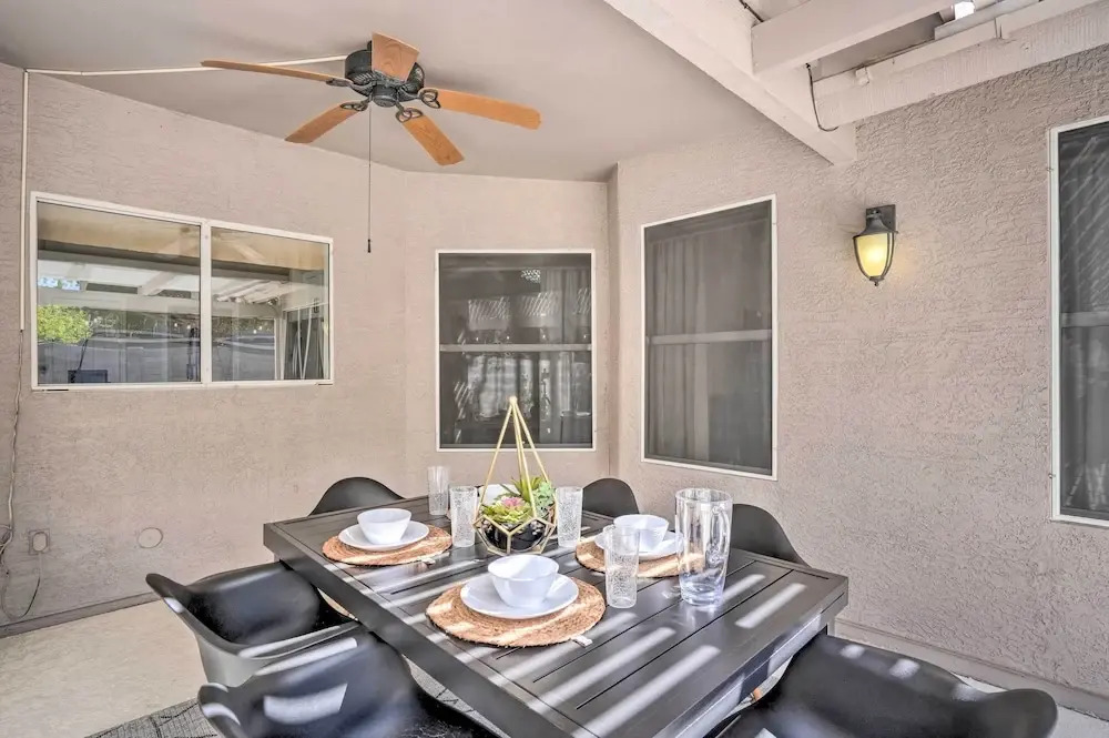 Pool, Putting Green & Furnished Patio: Phoenix Gem