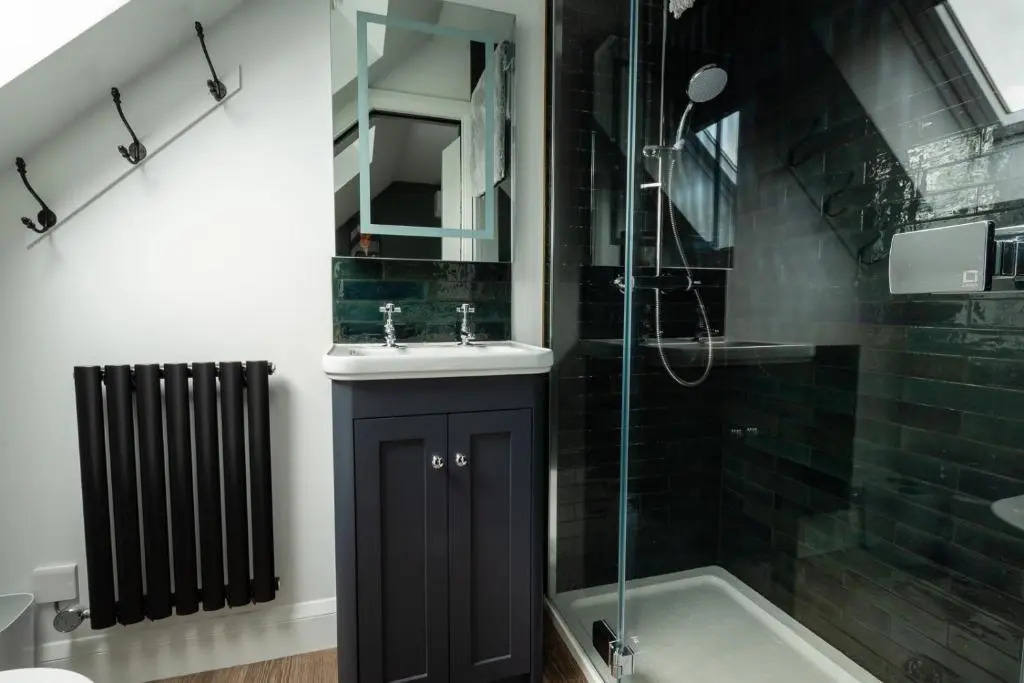 Stylish one bedroom Cotswold Coach House Tetbury