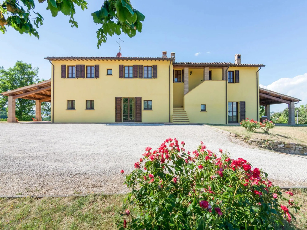 Holiday Home in Urbania with Hill Views