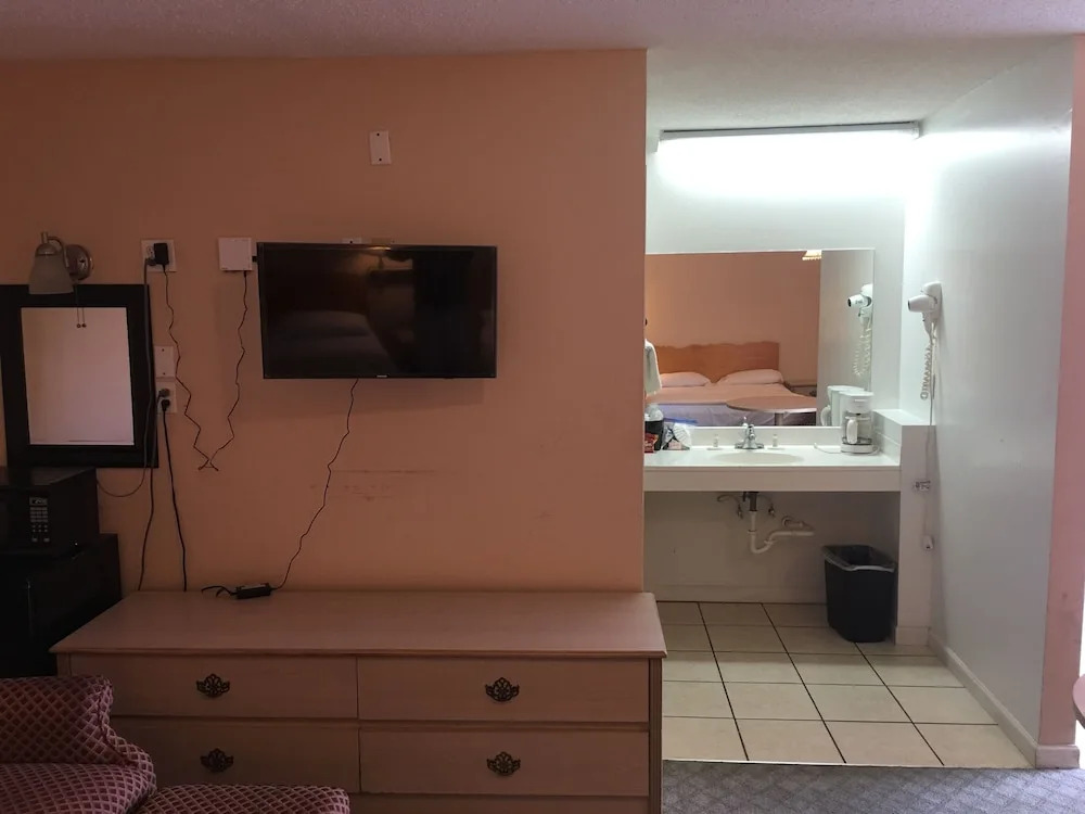 Dixie Plaza Hotel