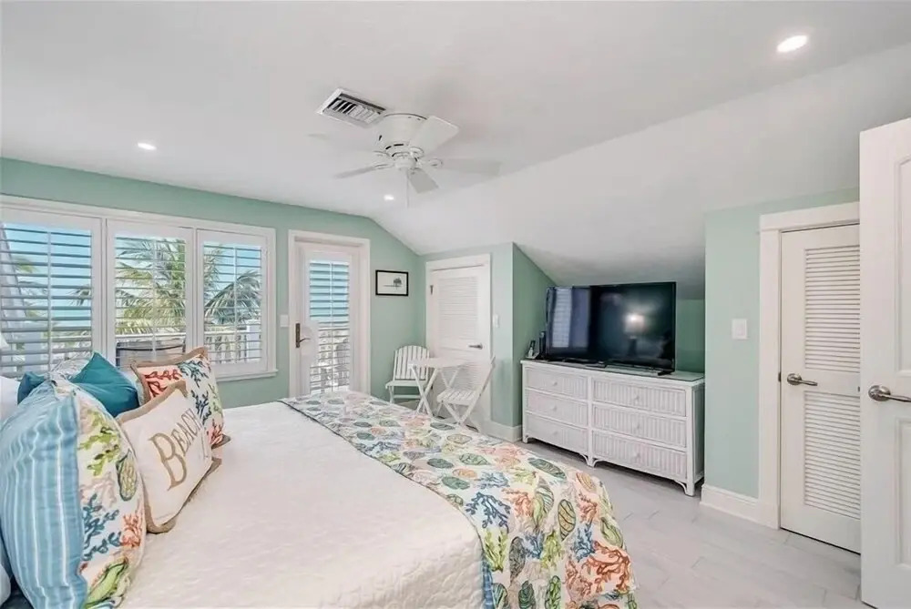 Turtleback 11 3 Bedroom Villa by RedAwning