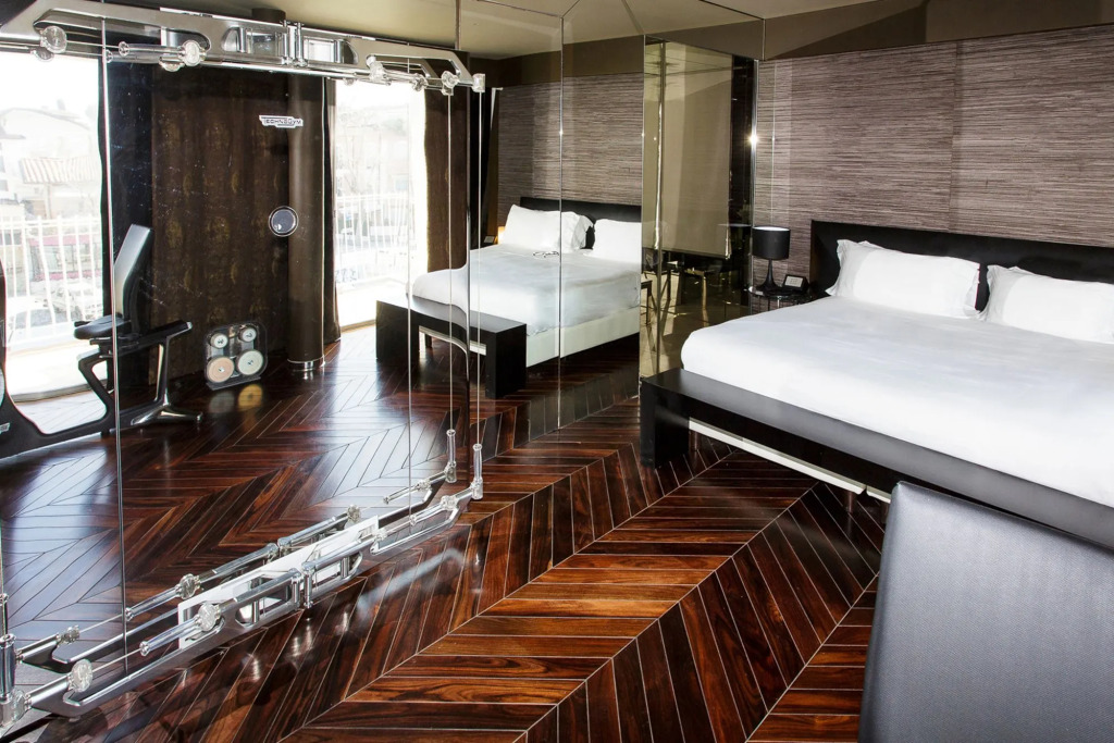 LHotel