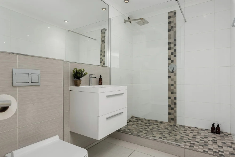 220 On Loop Luxury Apartments