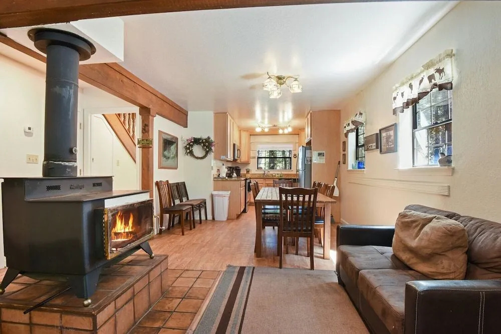 Homewood Creekside Cabin