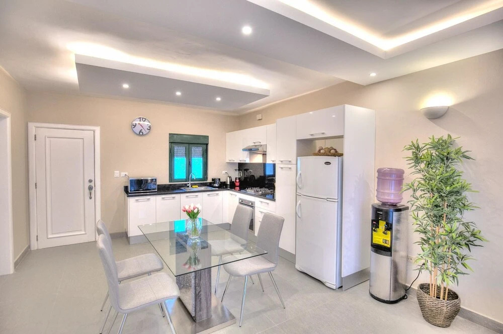 Beach Apartment 10mbps internet & Smart TV's