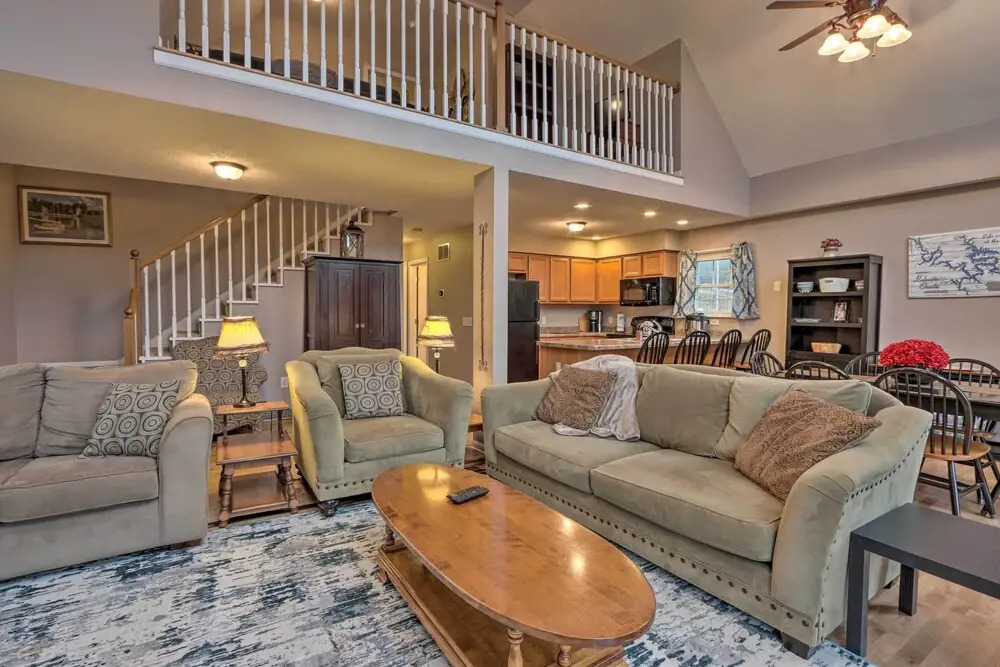 Deck, Lake Views! Group Getaway in Osage Beach