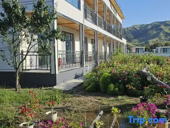 Zuoshi Yun Shui Youyou Homestay (Nalati Scenic Area)