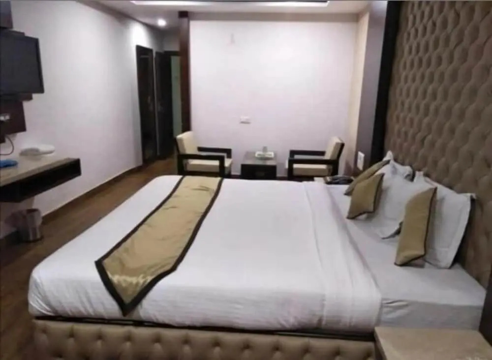 Hotel puneet international