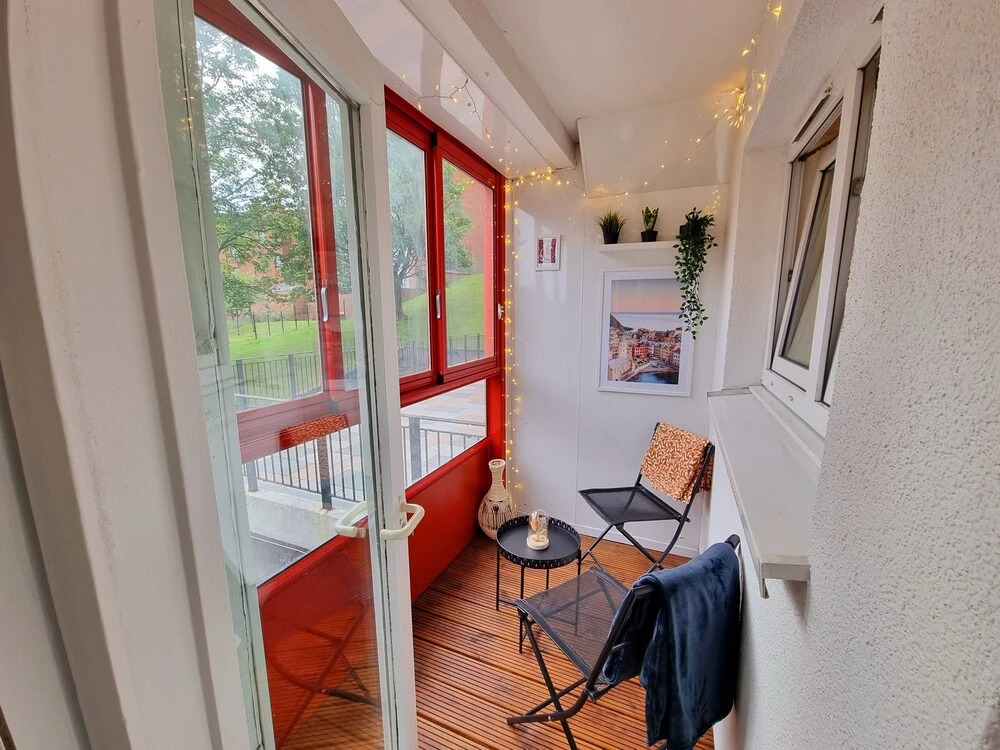 Airy Home with Free Parking in Glasgow
