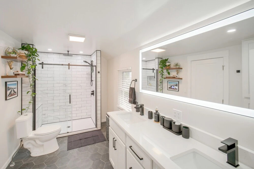 Tremont Retreat w/ Putting Green Near Downtown
