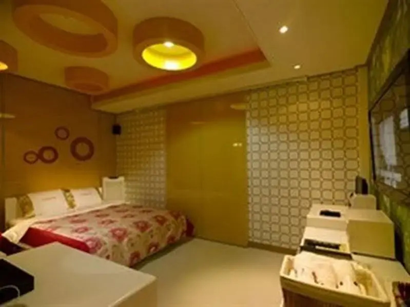 Shine Motel