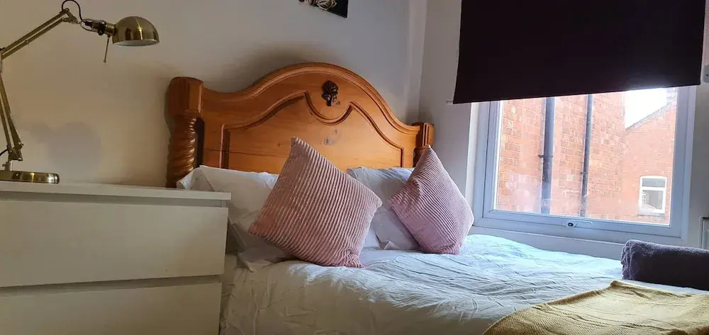 Room in Guest Room - Nice Large Room in Coventry