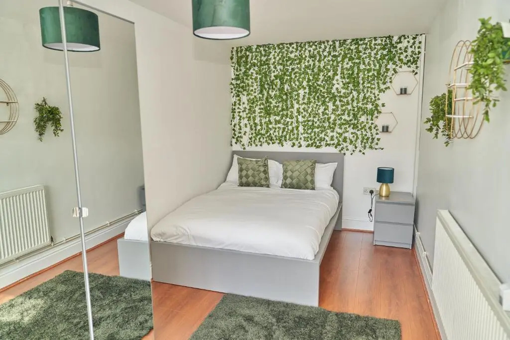 HS2 Large Groups NEC Stay Stunning House Birmingham For Company and Family