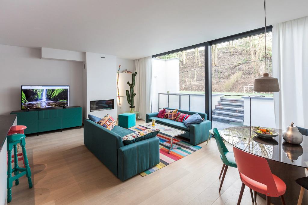 Unit 6 - Colorful Smart Home Triplex Private Garden & Parking