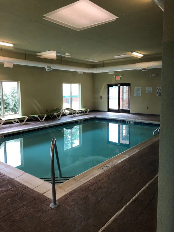 Countryview Inn & Suites