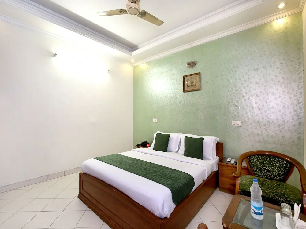 Super Townhouse by OYO Chandigarh Near PEC-PGI-PU Formerly Hotel Paradise