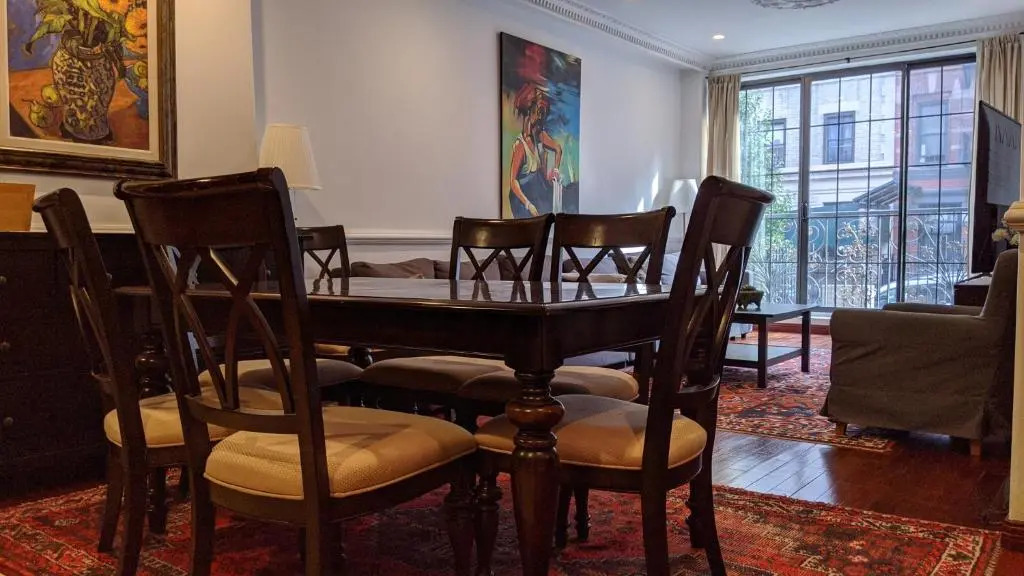 Gorgeous 3 bedroom 2 stops from Times Square and Central Park for Families or Groups with NO SMOKING AND NO PARTIES but Couples and Kids Friendly